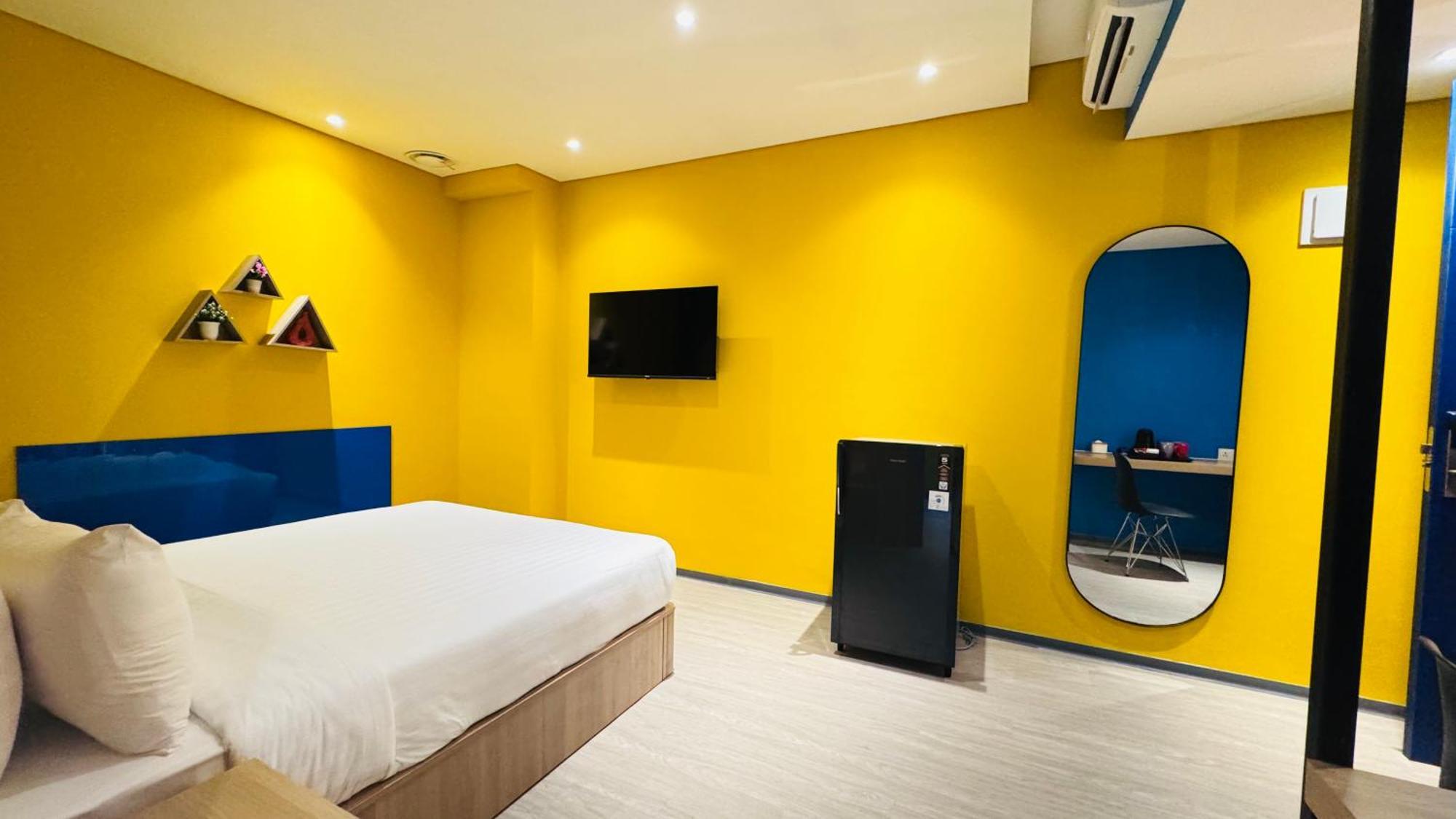 Yellow Bee Resort Cililitan Jacarta Exterior foto