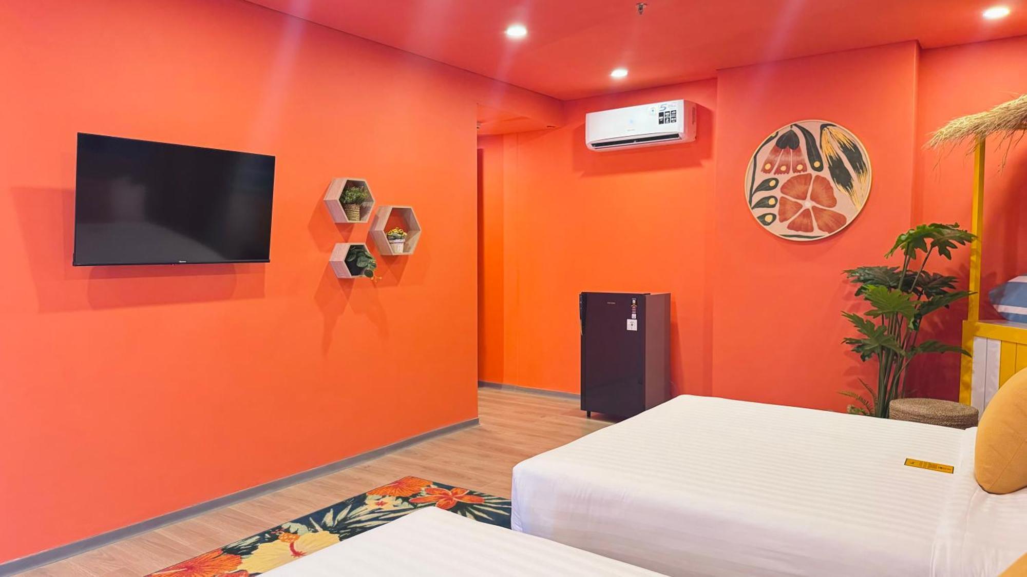 Yellow Bee Resort Cililitan Jacarta Exterior foto