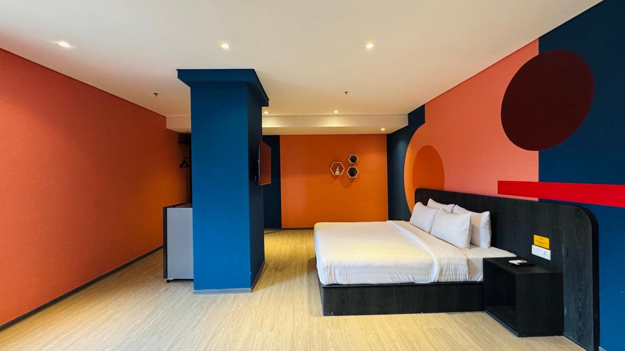 Yellow Bee Resort Cililitan Jacarta Exterior foto