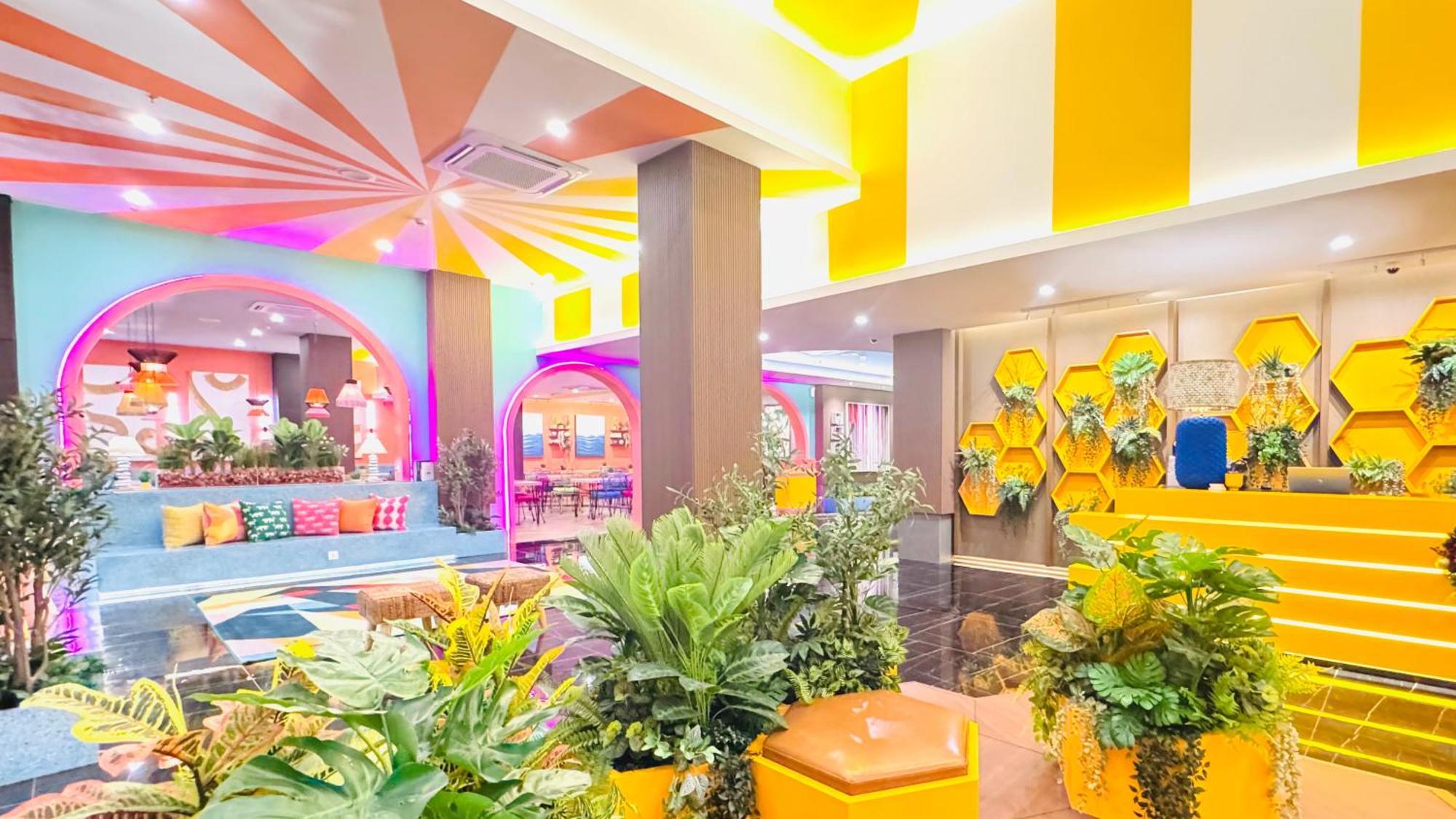 Yellow Bee Resort Cililitan Jacarta Exterior foto